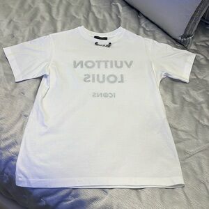 Louis Vuitton Women’s Icon’s White Tshirt sz Med